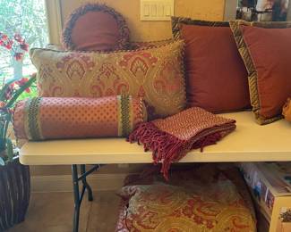 DESIGNER  KING 7 PC BEDDING SET  DOWN COMFORTER   REALLY  GREAT QUALITY  