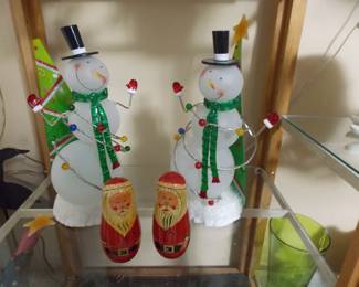 2 plastic Snowmen, 2 Santa Nesting dolls