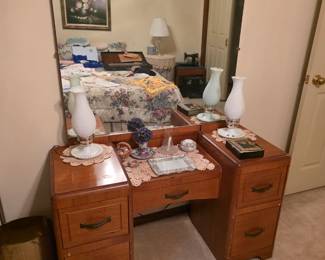 Kroehler art Deco, vintage dressing vanity. 