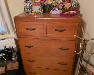 Kroehler art Deco, Vintage Mid-Century chest of drawers. 