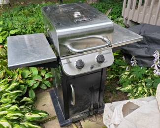 Good working propane grill.