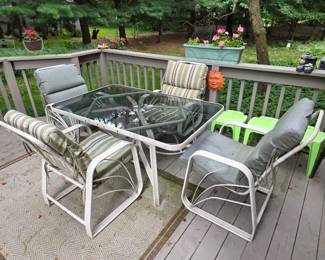 Nice aluminum outdoor patio table set.