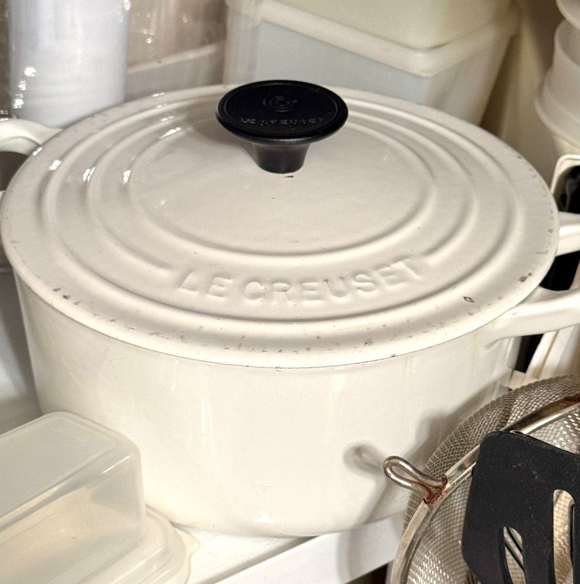 Le Creuset white Dutch oven