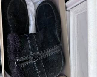 Vintage boots with fur