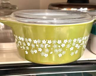Pyrex Crazy Daisy Mixing Bowl with Lid, Avocado Green Floral 473
