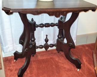 Very nice Victorian side lamp table