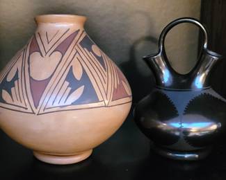 Mata Ortiz Native American pottery. Wedding Vase signed Martin Olivas