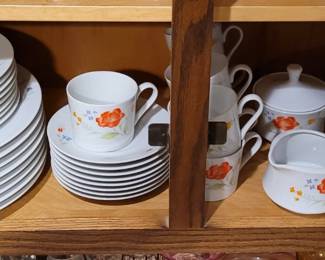 Many sets of china ~ Happy Garden pattern