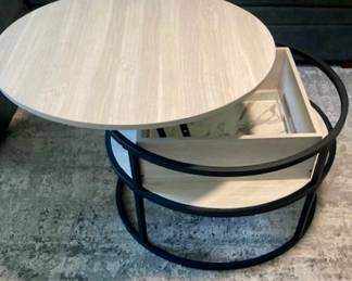 Round 32" Wood/Iron Lift Top Coffee Table.