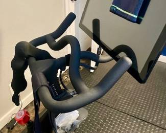 Peloton Exercise Bike w/ Shoes. Like New!