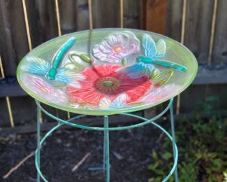 Birdbath on stand