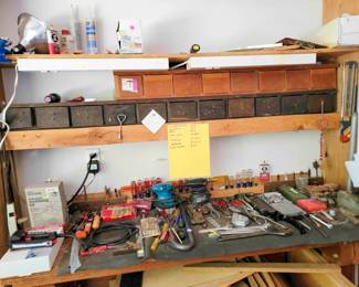 Tools! Also giant pipe clamps, vintage hand tools, skilsaw, sander, ....