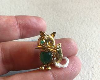 Van Cleef and Arpels 18K Gold Pin with Jade and Emerald 