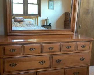 Bassett Dresser W Mirror