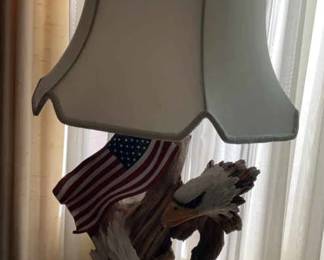 DeCapoli Decorative Lamp With Eagle Decor