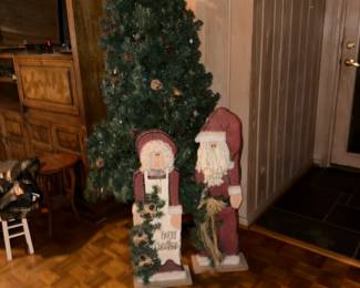 Christmas tree and wooden Santa & Mrs. Claus