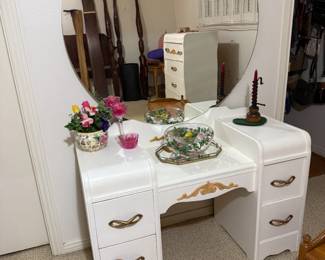 1940's vintage vanity
