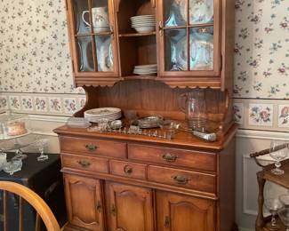 Beautifully kept oak hutch