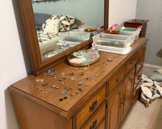 Jewlery & oak dresser with mirror (part of queen bedroom set)