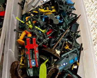 Massive Lot of Vintage Plastic Toy Soldiers, Astronauts, Vehicles, and Army Accessories – 1980s–1990s Mixed Figures