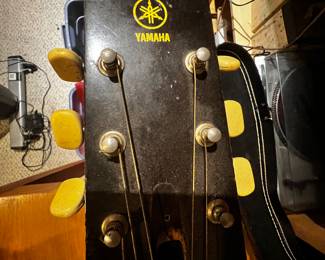 Acoustical guitar Yamaha FG-75