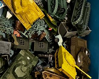 Vintage Plastic Army Tanks & Military Vehicles Lot – Mixed Toy Soldiers Vehicles, 1980s–1990s