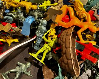 Massive Lot of Vintage Plastic Toy Soldiers, Astronauts, Vehicles, and Army Accessories – 1980s–1990s Mixed Figures