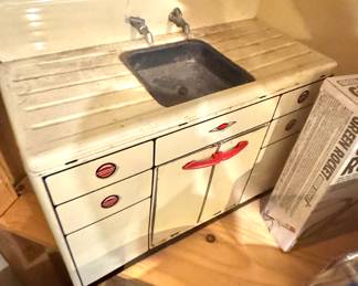 Classic Toy Sink and Cabinet Play Kitchen
