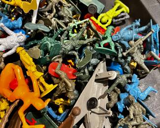 Massive Lot of Vintage Plastic Toy Soldiers, Astronauts, Vehicles, and Army Accessories – 1980s–1990s Mixed Figures