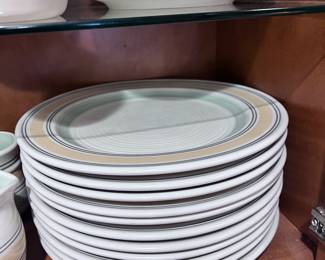Set of pfaltzgraff vintage ceramic dinnerware  