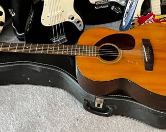 Acoustical guitar Yamaha FG-75