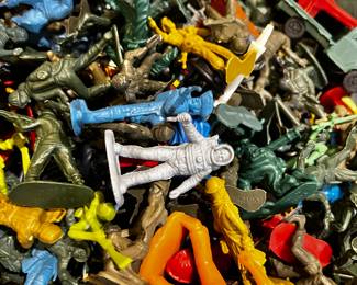 Massive Lot of Vintage Plastic Toy Soldiers, Astronauts, Vehicles, and Army Accessories – 1980s–1990s Mixed Figures
