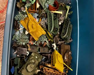 Vintage Plastic Army Tanks & Military Vehicles Lot – Mixed Toy Soldiers Vehicles, 1980s–1990s