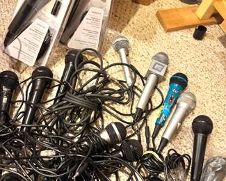 Lot of Wired Dynamic Microphones – Singing Machine, Karaoke, Vintage and Mixed Brands