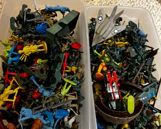 Massive Lot of Vintage Plastic Toy Soldiers, Astronauts, Vehicles, and Army Accessories – 1980s–1990s Mixed Figures