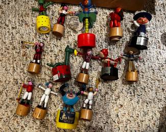 Lot of Vintage Wooden Push Puppets – Character Figures, Hand-Painted Spring Toys – Rare: Smiley the Crab – Sea Host and Ricochet Rabbit w/ label (Hanna-Barbera character)