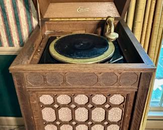 Edison Diamond Disc phonograph manufactured between 1912 and 1929. Includes several 88RPM records that can only be played by this player because of the way the grooves are cut (vertically - up and down - instead of horizontally).