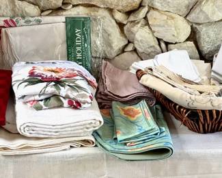 Tablecloths, Linens