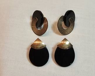 Earrings With 14k Gold https://www.auctionninja.com/stress-free-estate-services-llc/sales/details/collectors-cache-auction-coins-vintage-toys-jewelry-collectibles-ephemera-silver-and-more-no-reserves-shipping-available-or-alton-nh-pickup-36.html?an=pptvtd