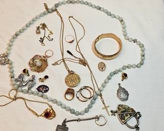 Assorted Jewelry Lot B https://www.auctionninja.com/stress-free-estate-services-llc/sales/details/collectors-cache-auction-coins-vintage-toys-jewelry-collectibles-ephemera-silver-and-more-no-reserves-shipping-available-or-alton-nh-pickup-36.html?an=pptvtd