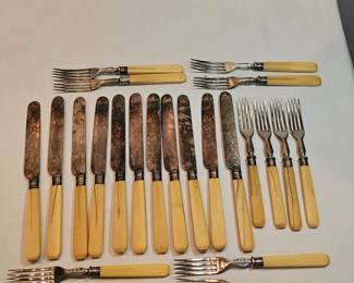 Loose Antique Fork And Knife Set Bone Handles https://www.auctionninja.com/stress-free-estate-services-llc/sales/details/collectors-cache-auction-coins-vintage-toys-jewelry-collectibles-ephemera-silver-and-more-no-reserves-shipping-available-or-alton-nh-pickup-36.html?an=pptvtd