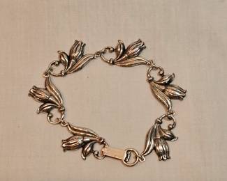 Danecraft Sterling Flowers Bracelet https://www.auctionninja.com/stress-free-estate-services-llc/sales/details/collectors-cache-auction-coins-vintage-toys-jewelry-collectibles-ephemera-silver-and-more-no-reserves-shipping-available-or-alton-nh-pickup-36.html?an=pptvtd