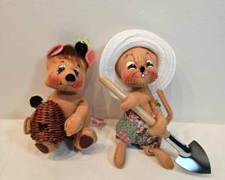 Pair Of Annalee Mouse Dolls https://www.auctionninja.com/stress-free-estate-services-llc/sales/details/collectors-cache-auction-coins-vintage-toys-jewelry-collectibles-ephemera-silver-and-more-no-reserves-shipping-available-or-alton-nh-pickup-36.html?an=pptvtd