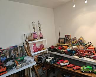 Collectors Cache Auction Vintage Toys Jewelry Collectibles Ephemera Silver and more no reserves shipping available or Alton NH pickup