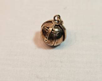 9k Gold Pendant  https://www.auctionninja.com/stress-free-estate-services-llc/sales/details/collectors-cache-auction-coins-vintage-toys-jewelry-collectibles-ephemera-silver-and-more-no-reserves-shipping-available-or-alton-nh-pickup-36.html?an=pptvtd