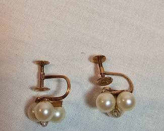 14k Gold With Pearls And Diamonds Screwback Earrings https://www.auctionninja.com/stress-free-estate-services-llc/sales/details/collectors-cache-auction-coins-vintage-toys-jewelry-collectibles-ephemera-silver-and-more-no-reserves-shipping-available-or-alton-nh-pickup-36.html?an=pptvtd