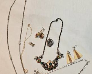 Random Jewelry Lot https://www.auctionninja.com/stress-free-estate-services-llc/sales/details/collectors-cache-auction-coins-vintage-toys-jewelry-collectibles-ephemera-silver-and-more-no-reserves-shipping-available-or-alton-nh-pickup-36.html?an=pptvtd