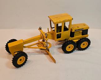 Ertl John Deere Grader https://www.auctionninja.com/stress-free-estate-services-llc/sales/details/collectors-cache-auction-coins-vintage-toys-jewelry-collectibles-ephemera-silver-and-more-no-reserves-shipping-available-or-alton-nh-pickup-36.html?an=pptvtd