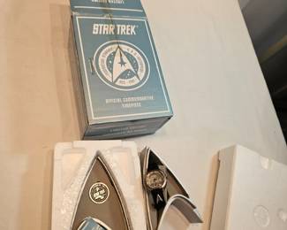 1995 Star Trek Watch https://www.auctionninja.com/stress-free-estate-services-llc/sales/details/collectors-cache-auction-coins-vintage-toys-jewelry-collectibles-ephemera-silver-and-more-no-reserves-shipping-available-or-alton-nh-pickup-36.html?an=pptvtd