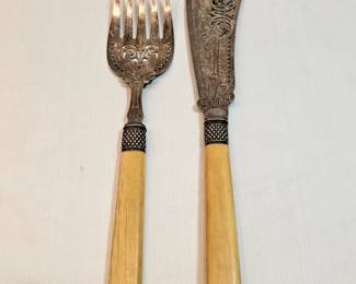 Antique Fish Knife And Fork Bone Handle  https://www.auctionninja.com/stress-free-estate-services-llc/sales/details/collectors-cache-auction-coins-vintage-toys-jewelry-collectibles-ephemera-silver-and-more-no-reserves-shipping-available-or-alton-nh-pickup-36.html?an=pptvtd